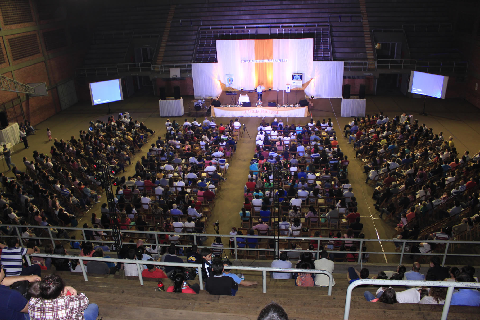 Congreso anual de la familia 2016 en el Polideportivo del Colegio Johannes Gutenberg