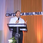 El pastor Sixto Porras en el congreso anual de la familia 2016