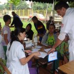 Atención médica durante el proyecto comunitario “Ayuda que transforma” del Departamento de Desarrollo Social del Colegio Gutenberg